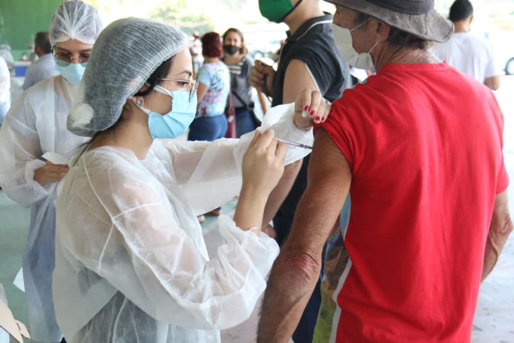 Estudantes do UniFOA vacinam comunidade e funcionários da FOA com segunda dose da vacina da Covid-19 3 IMG 2579