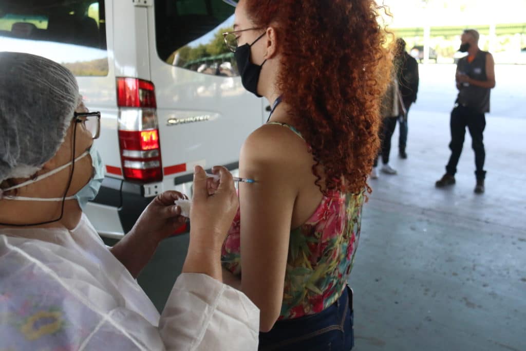 Estudantes do UniFOA vacinam comunidade e funcionários da FOA com segunda dose da vacina da Covid-19 2 IMG 2590