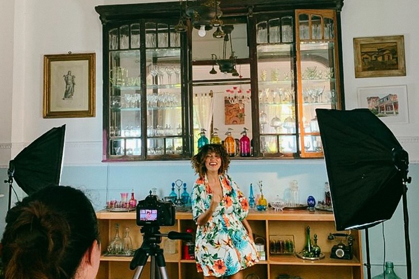 Egressa do UniFOA realiza produção de videoclipe para festival de música em Londres, Inglaterra 3 Louyse 2 20210729080438