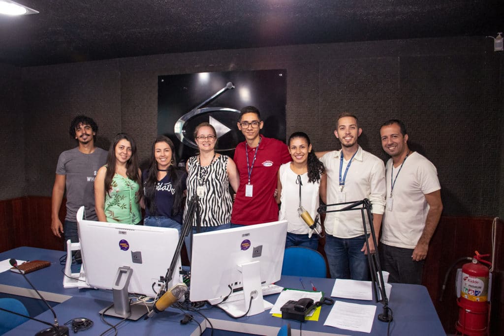 Acadêmicos vencem concurso do Ministério da Saúde 1 Professores e estudantes participantes do projeto Foto registrada antes da pandemia