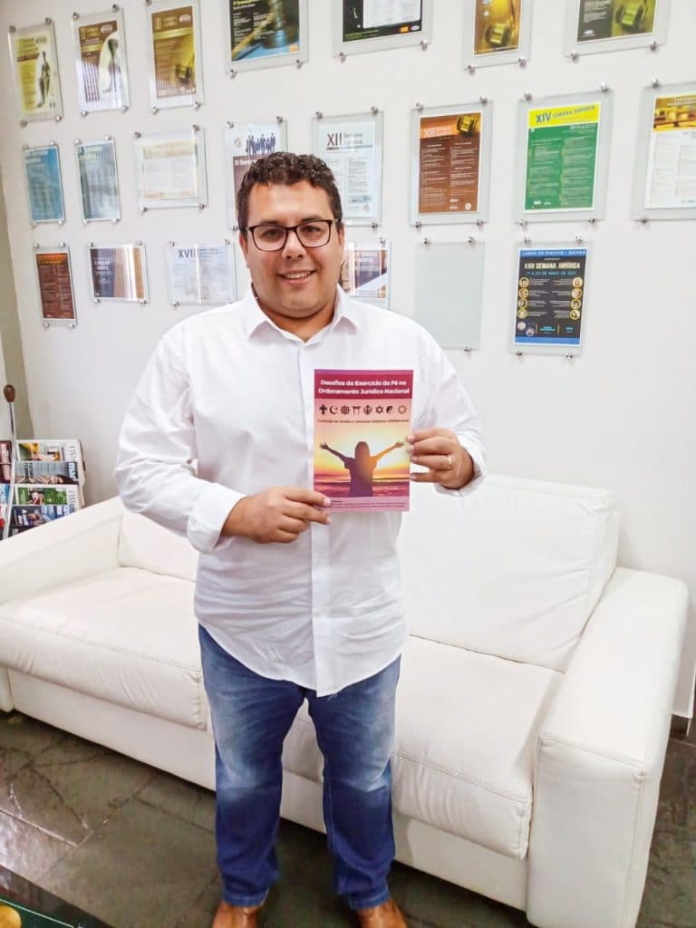 Professor do Direito participa de livro sobre os desafios da fé no contexto jurídico 1 Professor Luiz Claudio