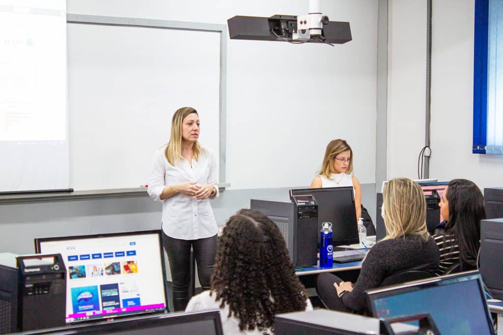 Cursos Livres de Excel e Power BI formam 30 alunos no UniFOA 6 IMG 6585 1@0.33x
