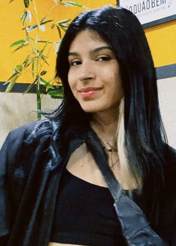 NExP, programa de estágio do UniFOA, impulsiona contratação de estudante de Jornalismo na empresa Nápoli Odontologia 3 Carol JO